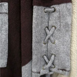 Knox Rose sweater grey/burgundy long sleeve with criss cross ties at wrist